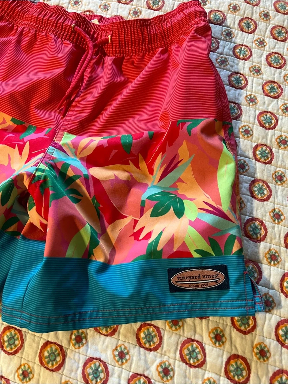 EUC Vineyard Vines Tropical Swim Trunks Boy’s size small / 8/10